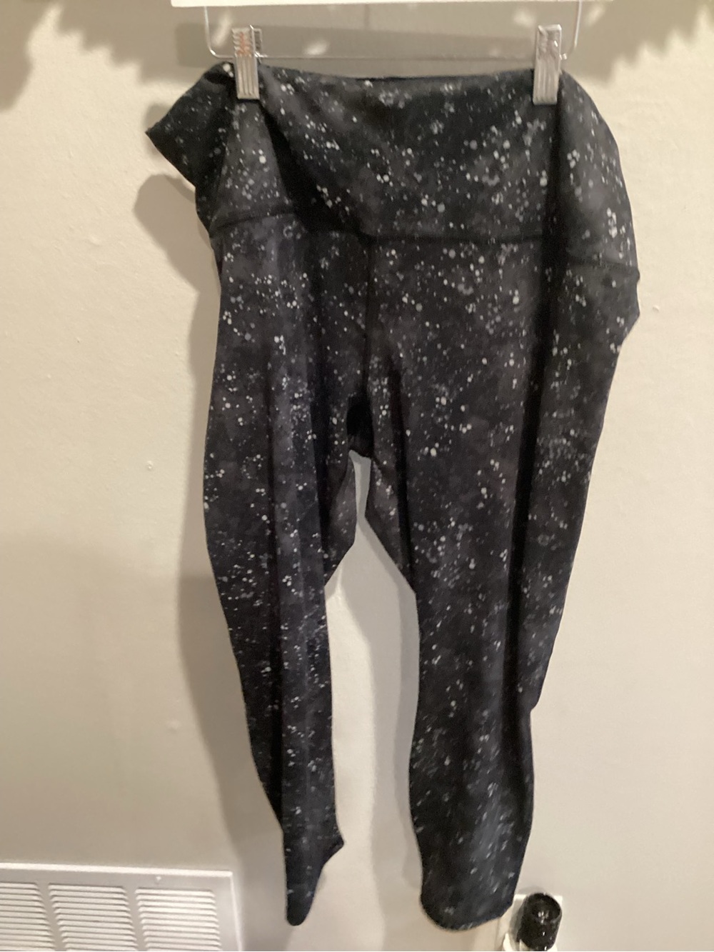 EUC - Fabletics Black and White Speckled High-Waist Leggings - Sz XXL!